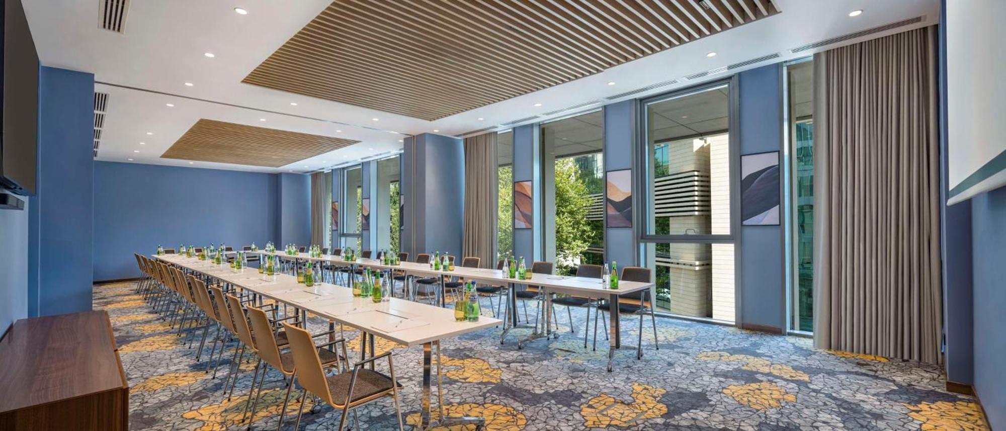 Hilton Garden Inn Tbilisi Riverview Екстериор снимка