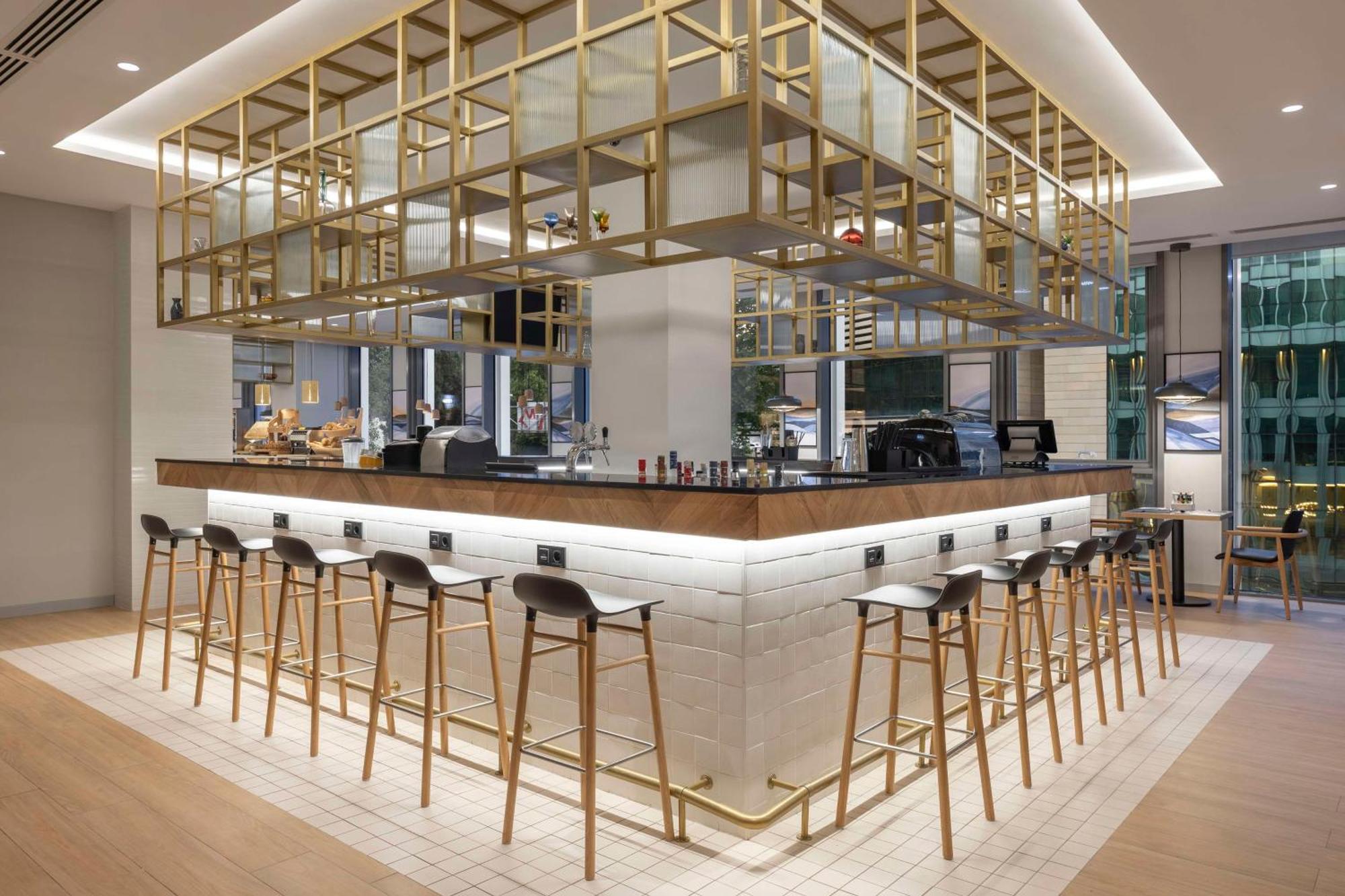 Hilton Garden Inn Tbilisi Riverview Екстериор снимка
