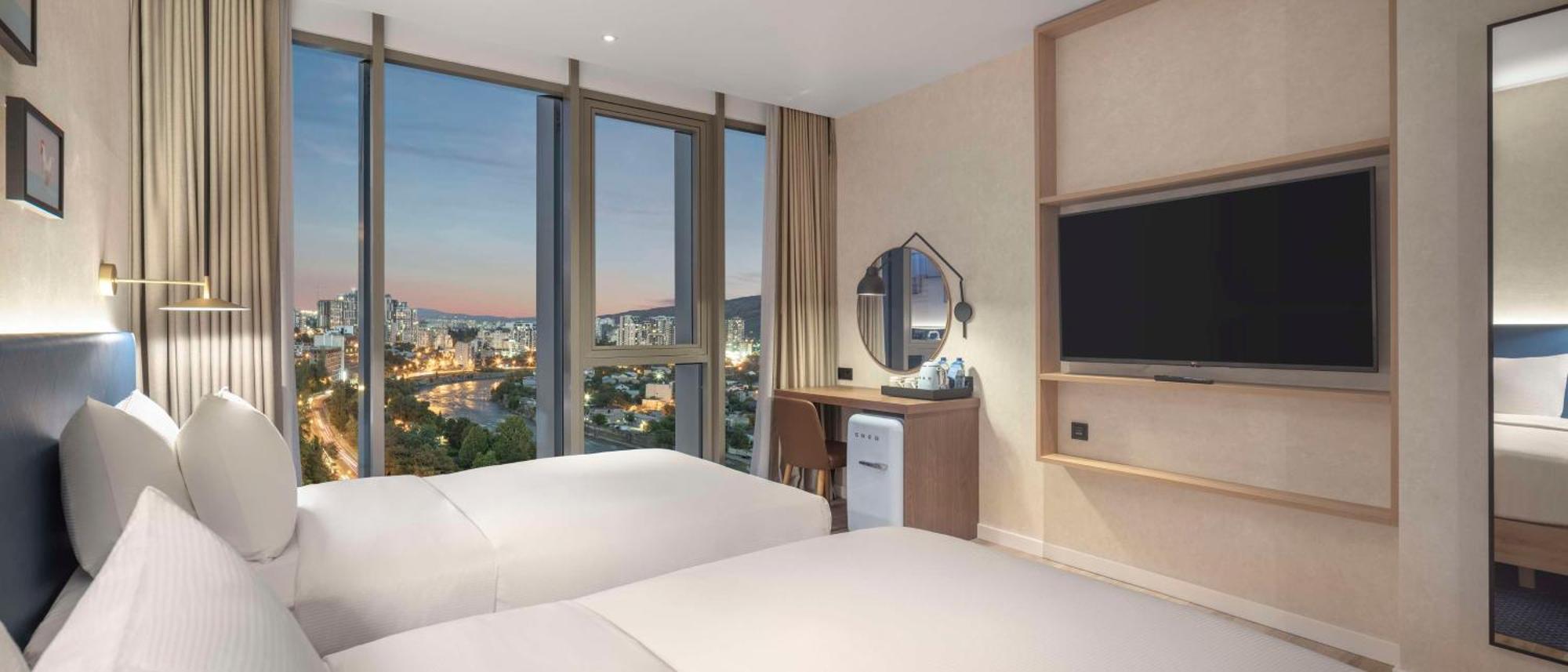 Hilton Garden Inn Tbilisi Riverview Екстериор снимка