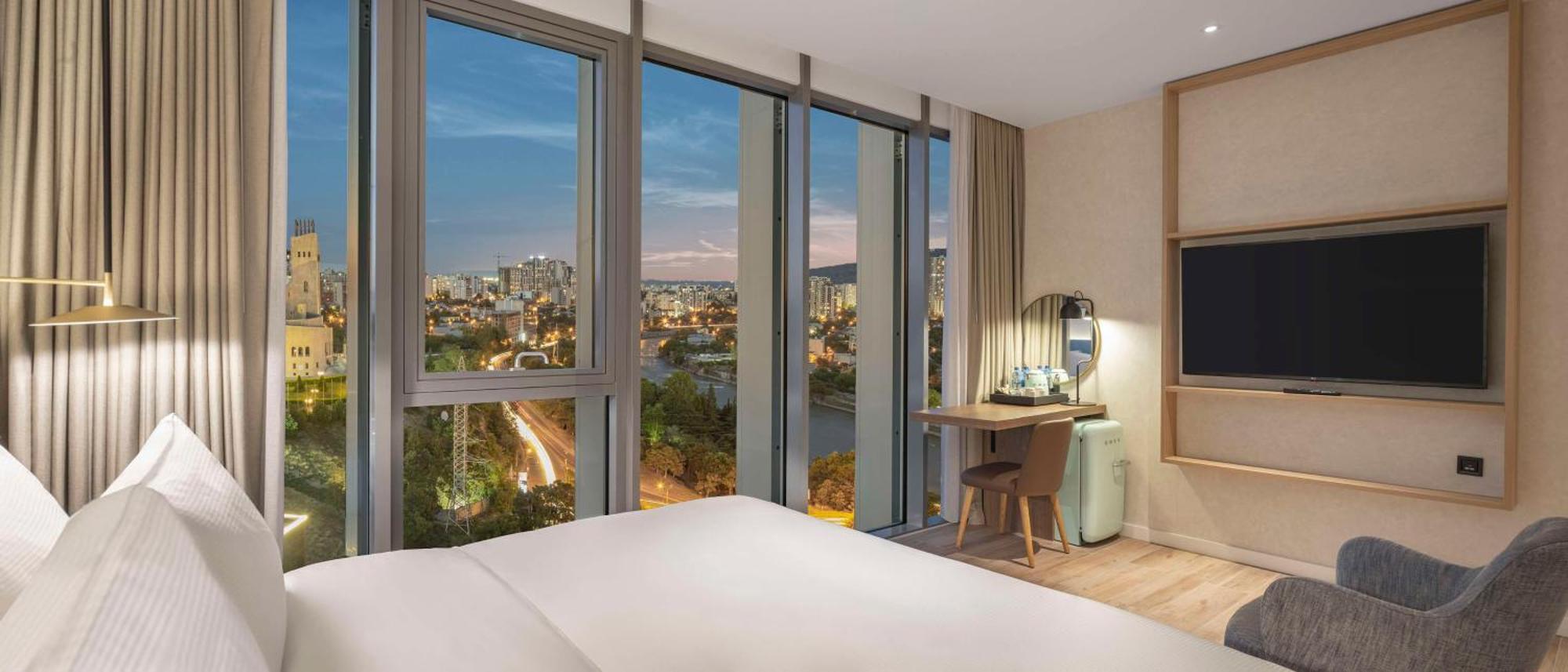 Hilton Garden Inn Tbilisi Riverview Екстериор снимка