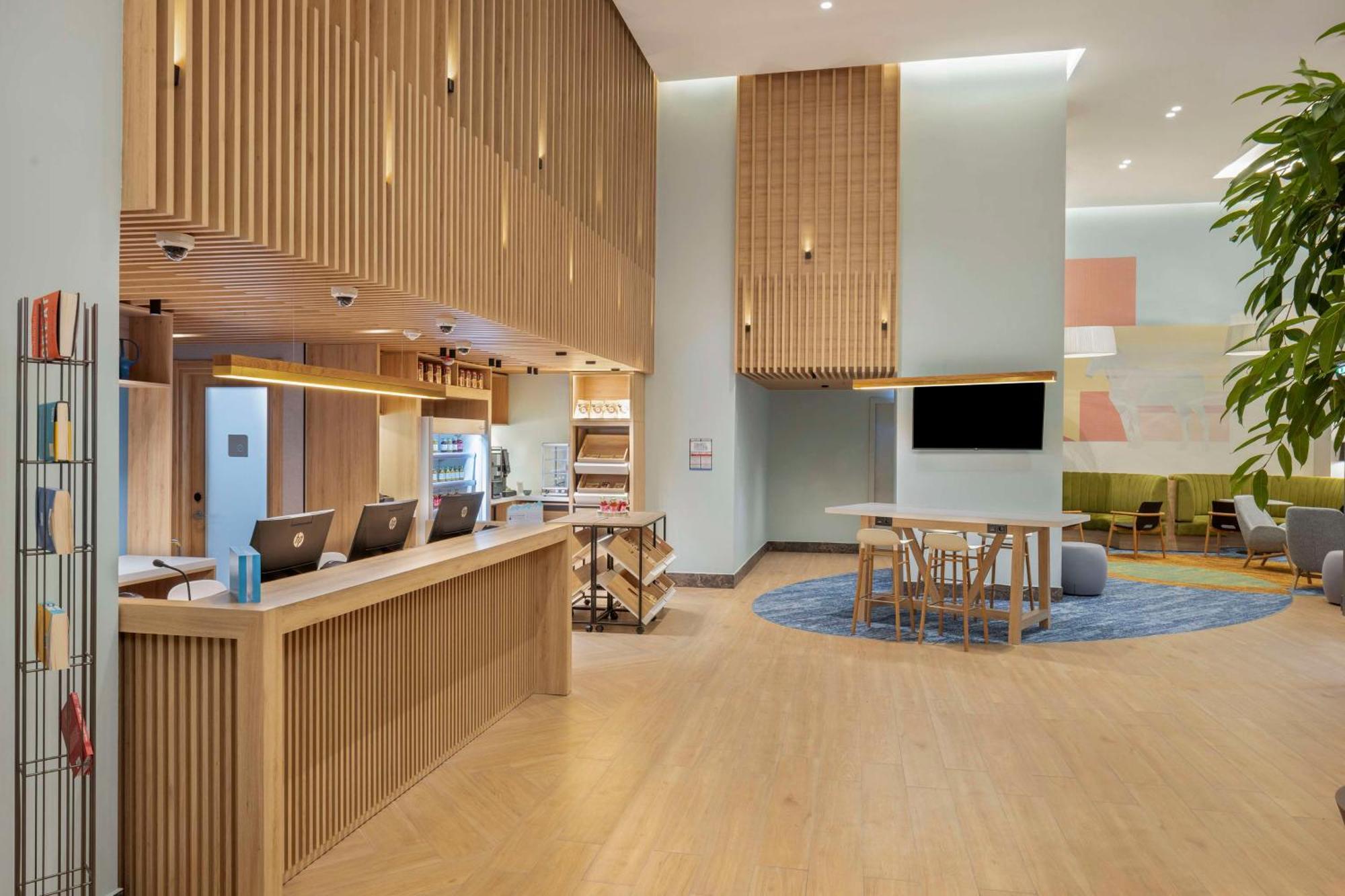 Hilton Garden Inn Tbilisi Riverview Екстериор снимка