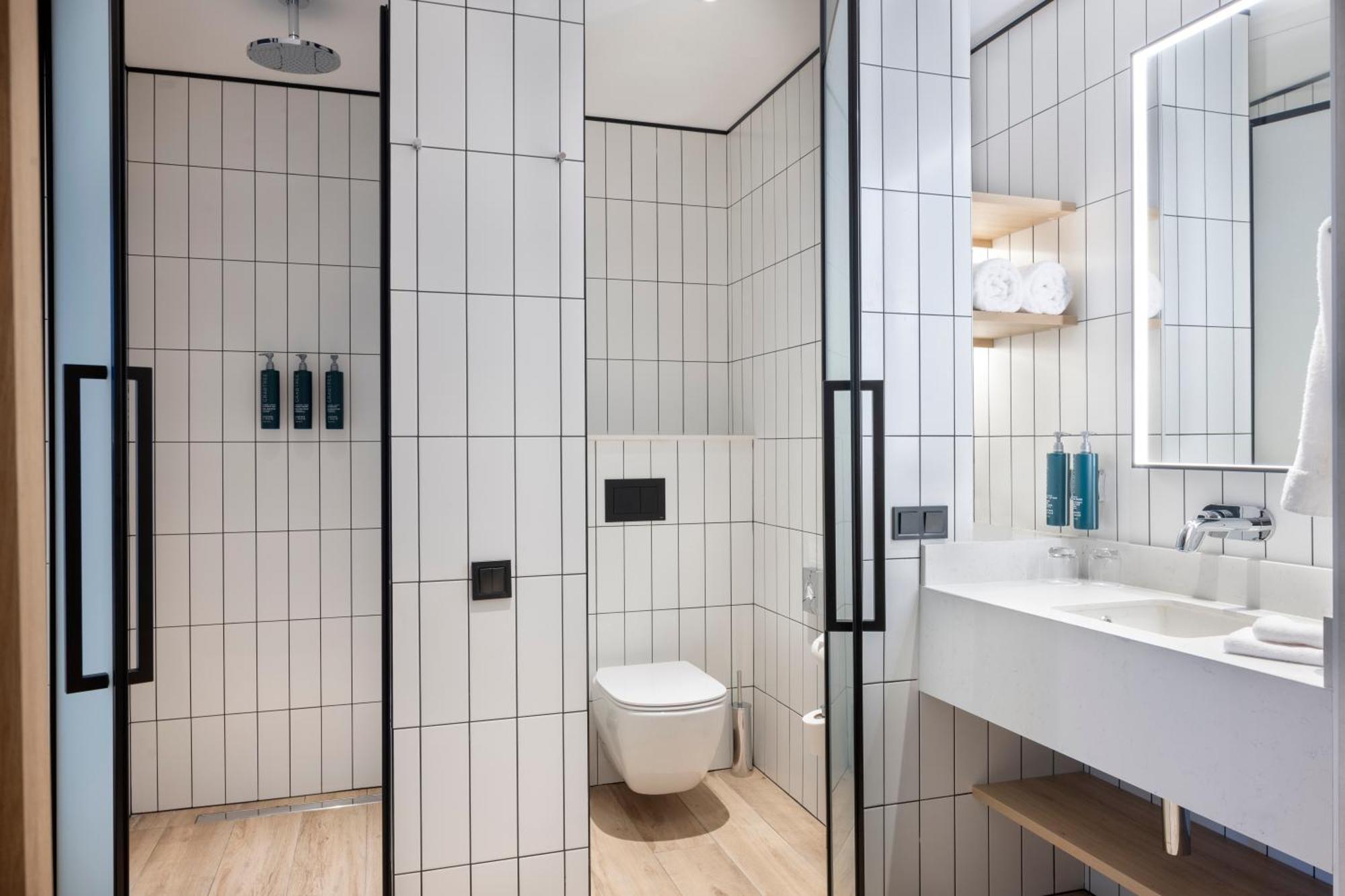 Hilton Garden Inn Tbilisi Riverview Екстериор снимка